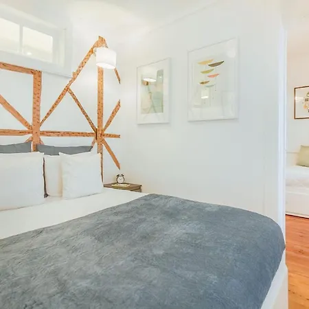 Unique And Stylish Flat In Historic Apartment *