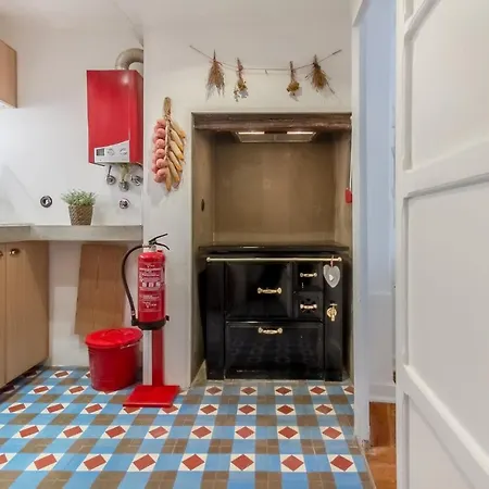 Апартаменты Unique And Stylish Flat In Historic Лиссабон
